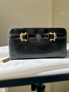 TORY BURCH Jaden Horsebit Zip Wallet Black Pebbled Leather